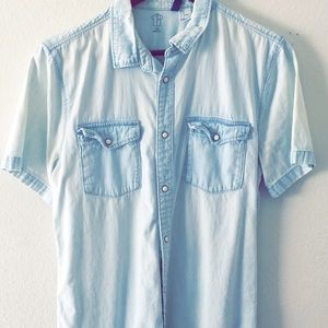 Short sleeve button up